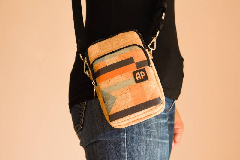 verKORKst Premium Handytasche aus Kork der Marke Artipel